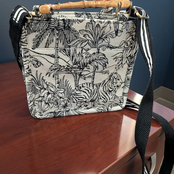 America & Beyond Forbidden Handbag Embellished Butterfly On Jacquard Fabric - Picture 3 of 8